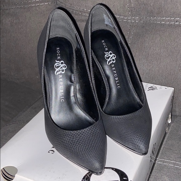 Women’s Shoes - Picture 2 of 3